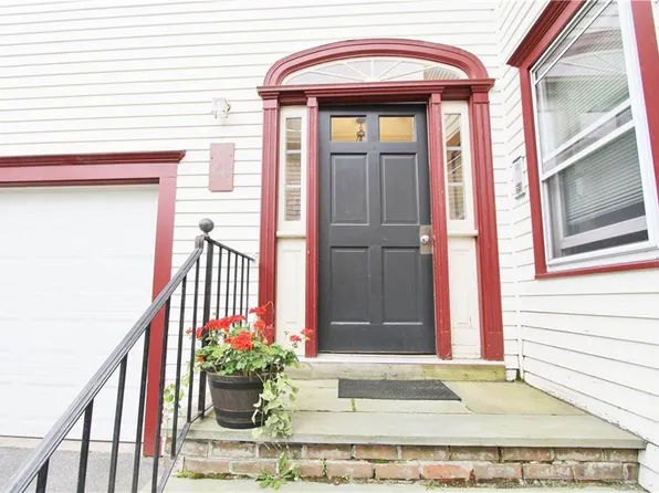 31 1/2 Franklin St Unit 2, Newport, RI 02840