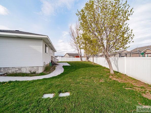 18 N Elm Ln, Rigby, ID 83442