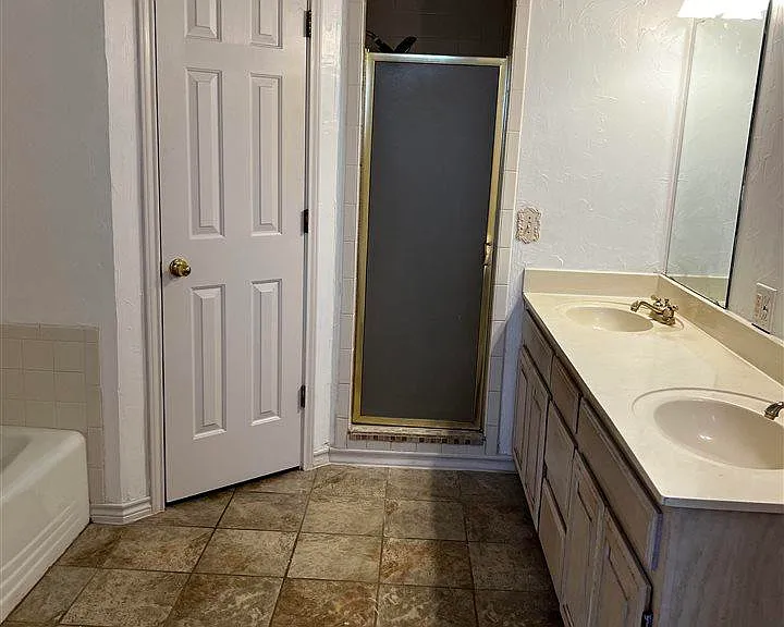 902 Sugarbush Ln — Photo 17
