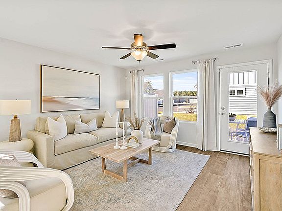 Arboretum at Brunswick Village - Living Room