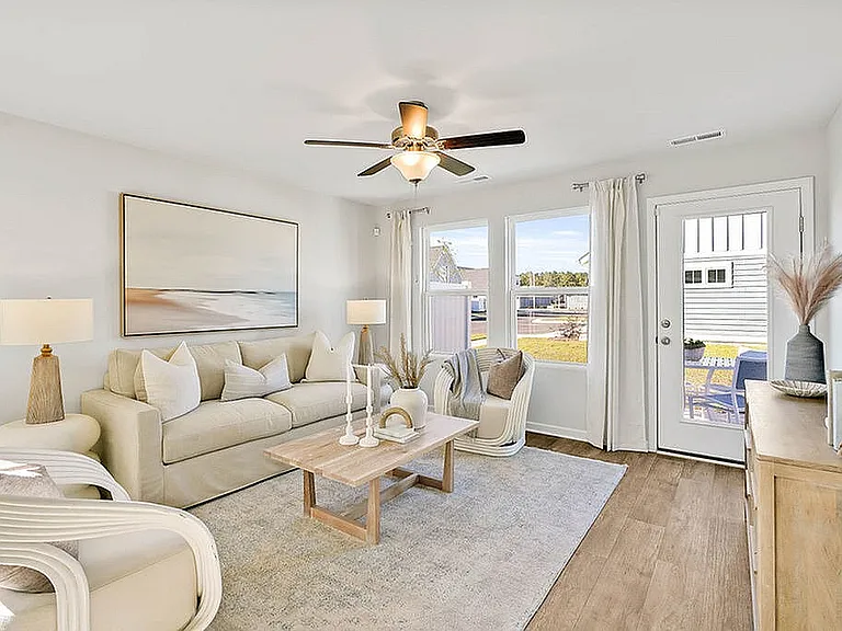 Arboretum at Brunswick Village - Living Room