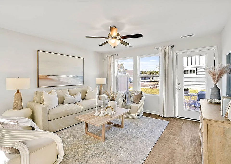 Arboretum at Brunswick Village - Living Room