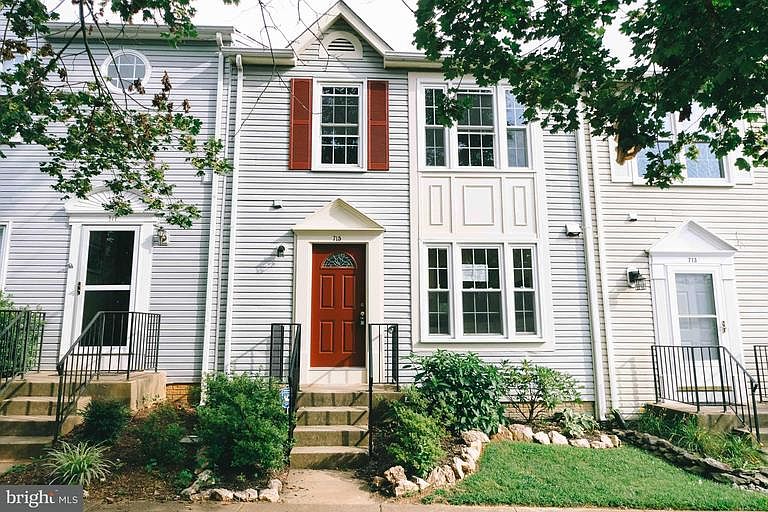 2nd image of 715 Acorn Ct