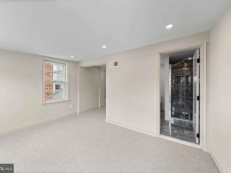 1525 35th St NW — Photo 30