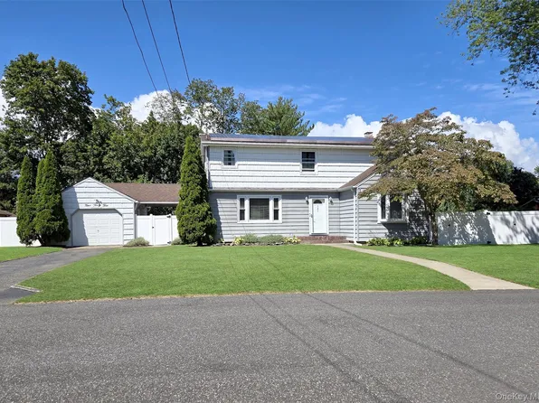 945 Benedict Street, Bohemia, NY 11716