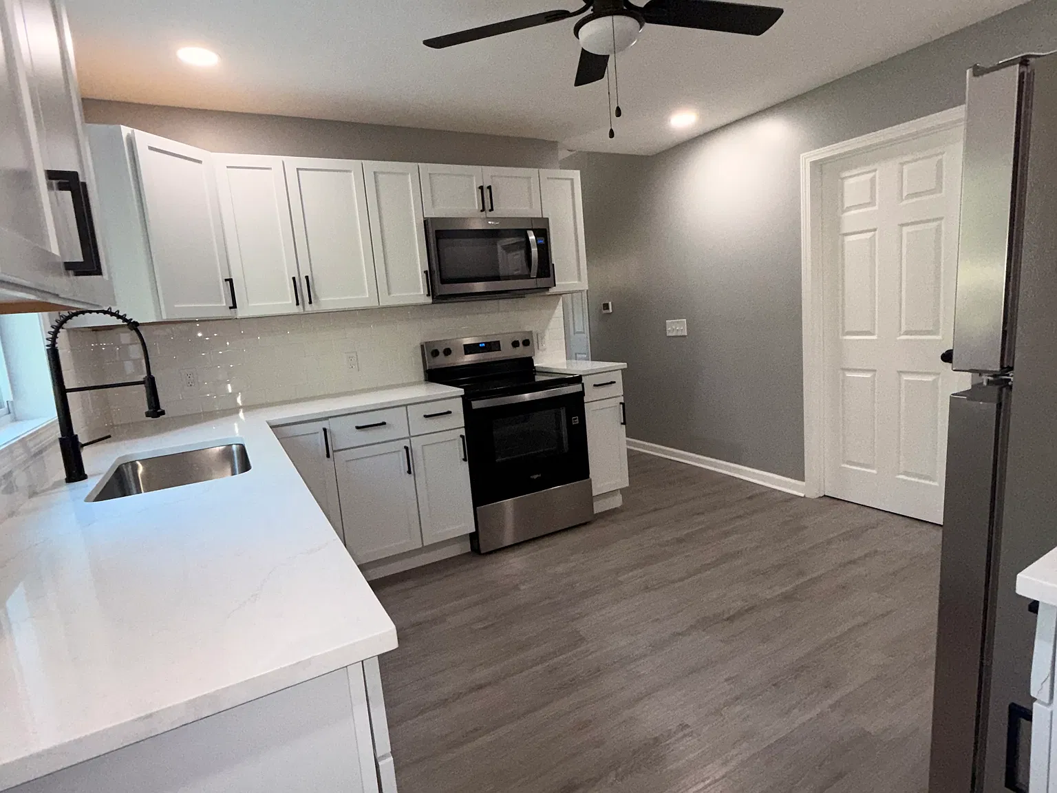 2 bed, 880 sqft, $1,975 — Photo 3
