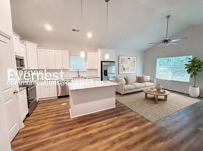 2722 Crawford Ave — Photo 3