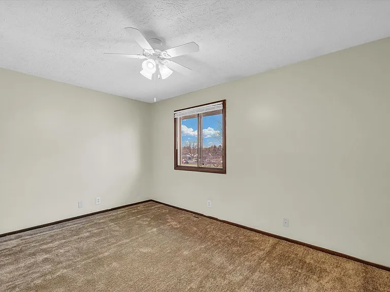 105 N Orr Dr — Photo 54