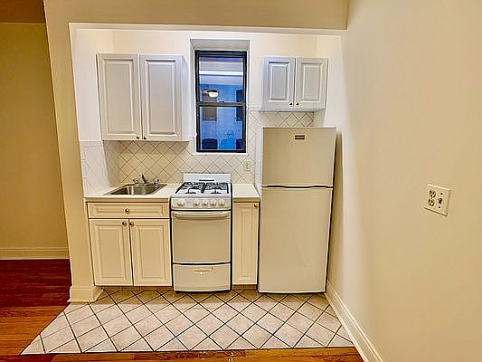 2nd image of 328 E 95th St APT 15