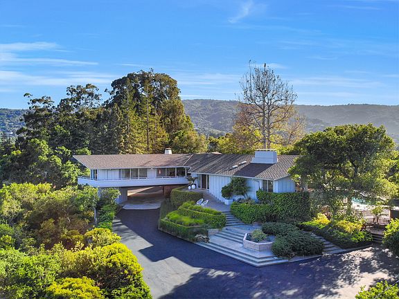 3rd image of 15581 Toyon Dr