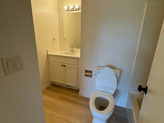 5th image of 901 S 21st Pl