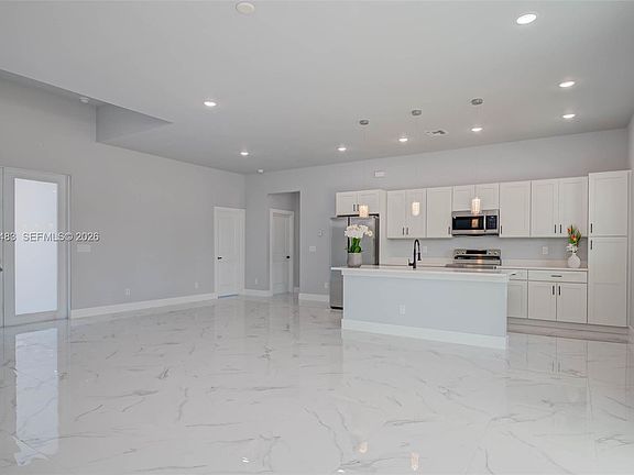 5th image of 3121 71st St W
