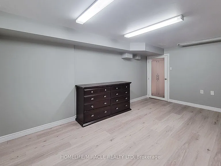 4559 Street Volodymyr Cres — Photo 44