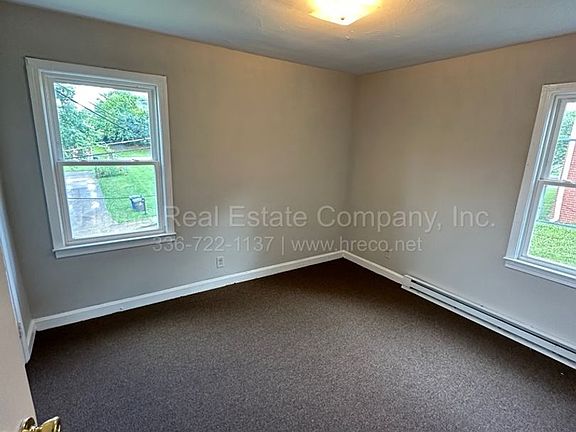 5th image of 1447 Clark Ave APT B