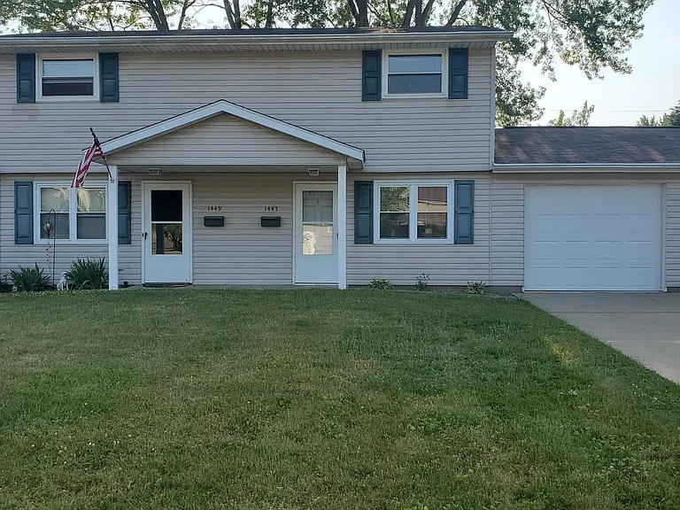 1447 Ellwood Ave SW — Photo 1