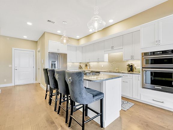 4th image of 613 Randolph St #313