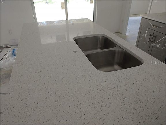 5th image of 230 Shamrock Dr
