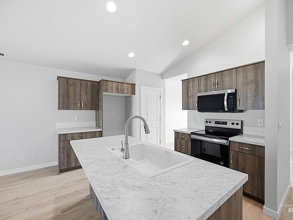 4th image of 231 W 17th Ave