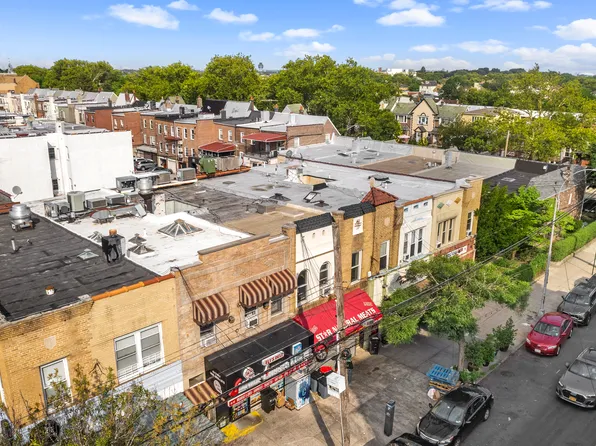 45-05 Ditmars Boulevard image 4 of 18