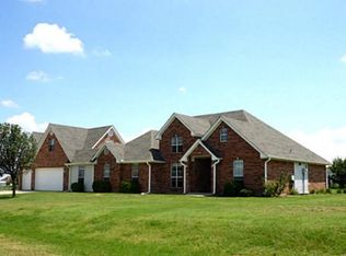 6009 Hawkeye Rd, Krum, TX 76249