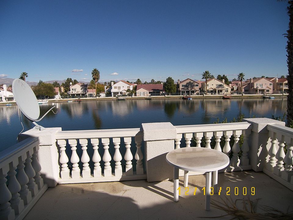 Lake view front upstairs balcony