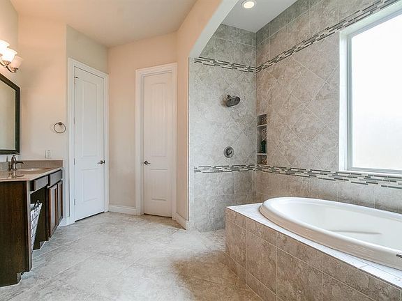 4th image of 9614 Brannok Ln