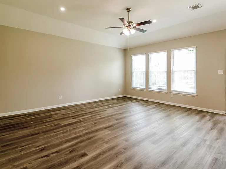 403 Cedar Lake Dr — Photo 4