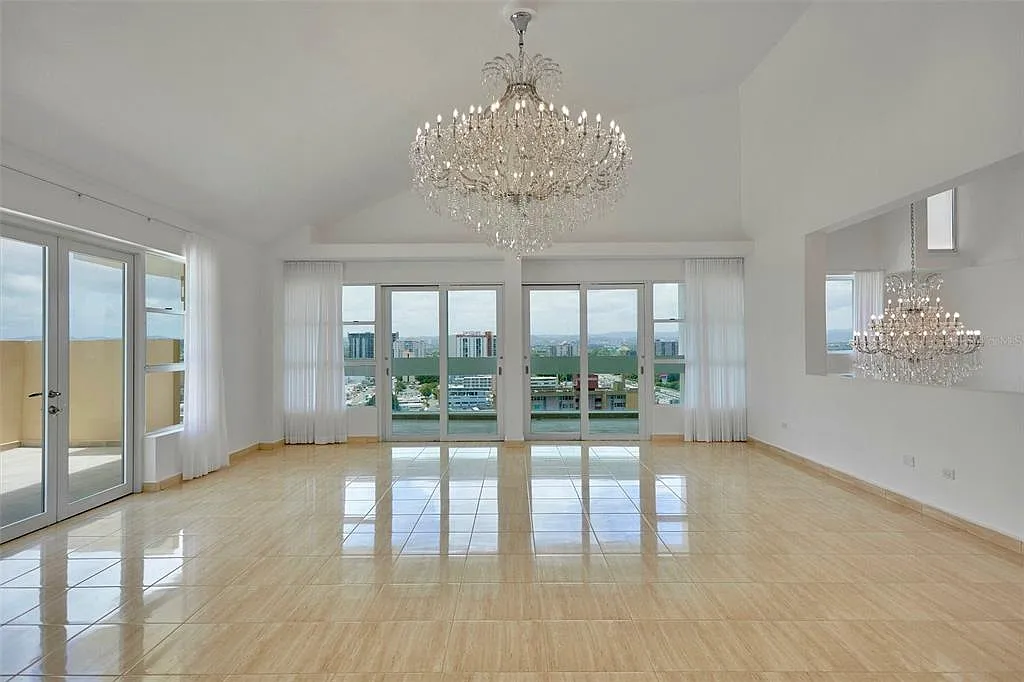 4 bed, 4.5 bath, 5840 sqft, $7,000 — Photo 3