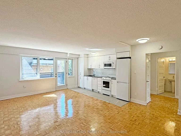 95 Lawton Blvd #706 — Photo 2