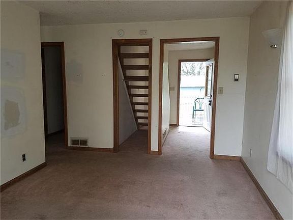 3rd image of 825 N Fuller Ave