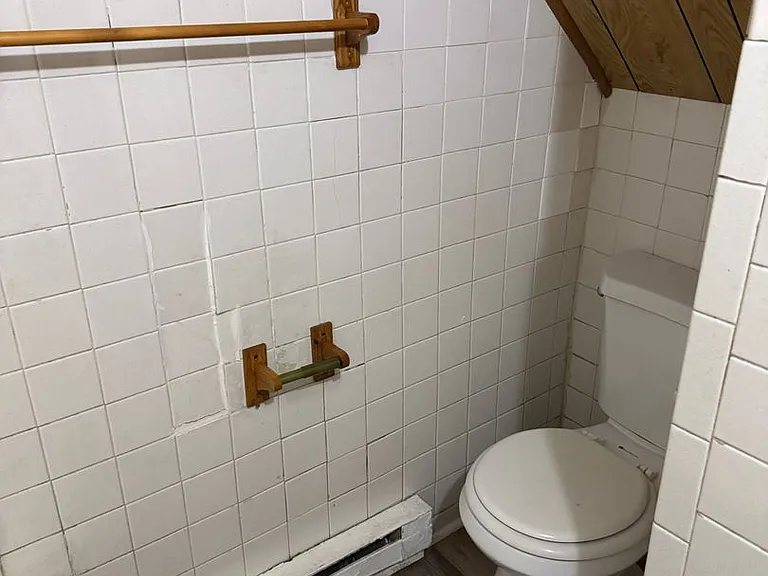 327 N Centre St — Photo 12