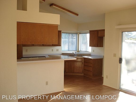 5th image of 1428 Village Meadows Dr