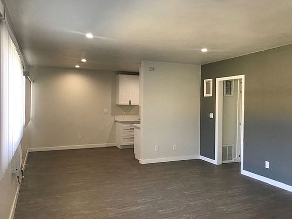 2nd image of 6744 Woodley Ave APT 22