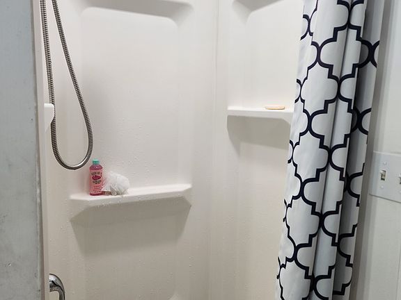 4th image of 129 Wilson Ave #1