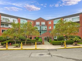 121 Place Ln, Woburn, MA 01801