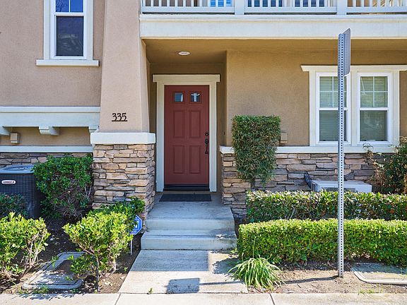 2nd image of 1800 Oak St Unit 335