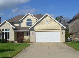 10821 Chaucer Dr, Willow Springs, IL 60480