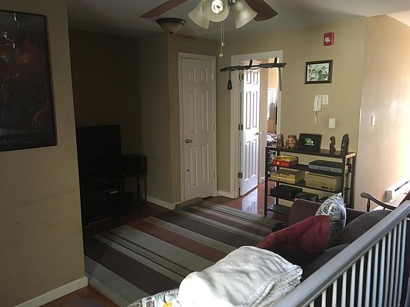 2nd image of 1915 Wharton St #3