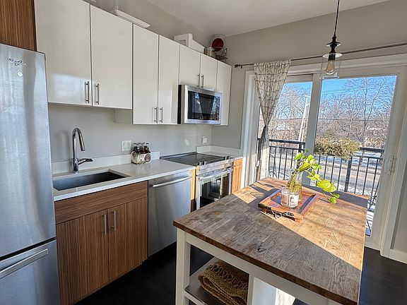 2nd image of 999 Hancock St Unit 201