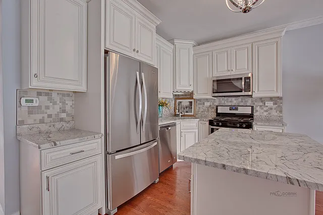 1411 W Harrison St — Photo 2