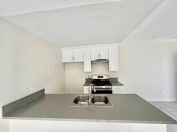 2nd image of 7057 Haskell Ave #116