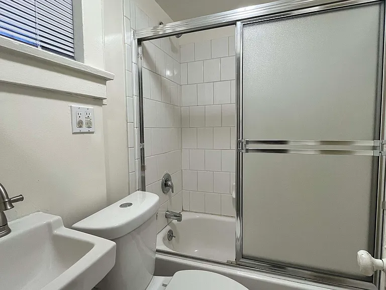 850 N Virginia Ct — Photo 10