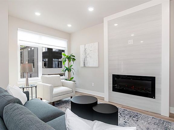 2nd image of 212 Innovation Dr