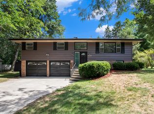 3303 W Valley View Dr, Saint Joseph, MI 49085