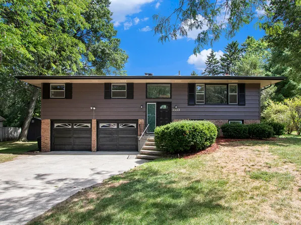 3303 W Valley View Dr, Saint Joseph, MI 49085