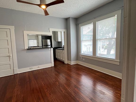 3rd image of 143 E Woodlawn Ave