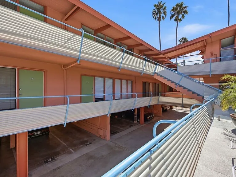 1400 N Hayworth Ave #11 — Photo 46