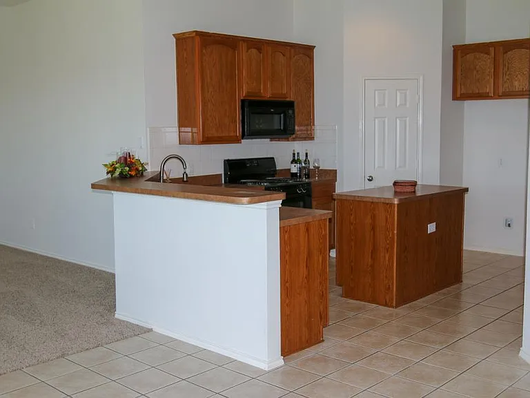 6416 Meadowcrest Ln — Photo 9