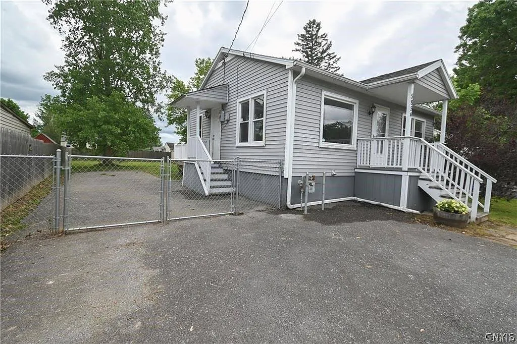 3 bed, 976 sqft, $2,250 — Photo 3