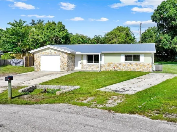 1274 Pondella Cir, North Fort Myers, FL 33903